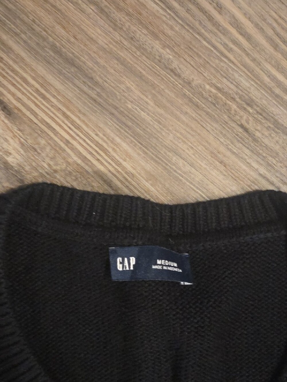 GAP Black Button-Front Sleeveless Knit Vest - Picture 2 of 3